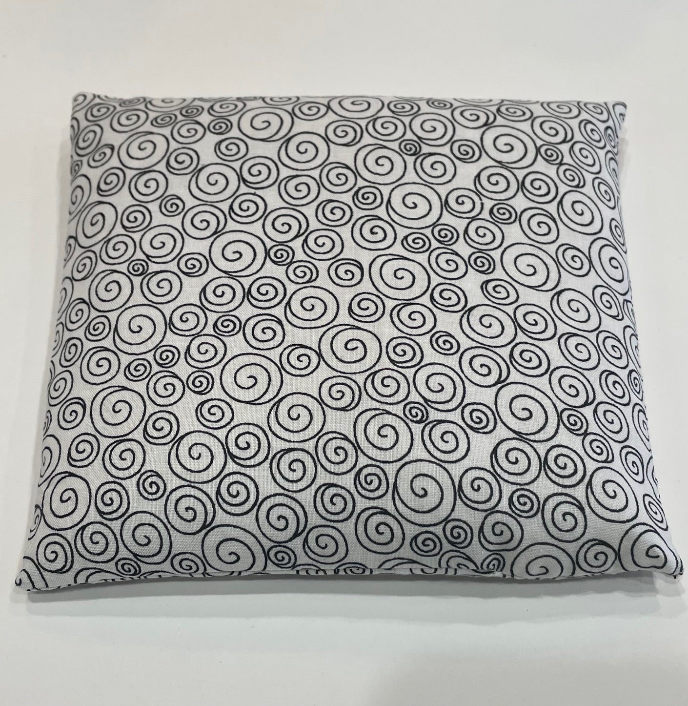 White with Black Swirls Pattern Medium Square 7 x 7 Heating Pad