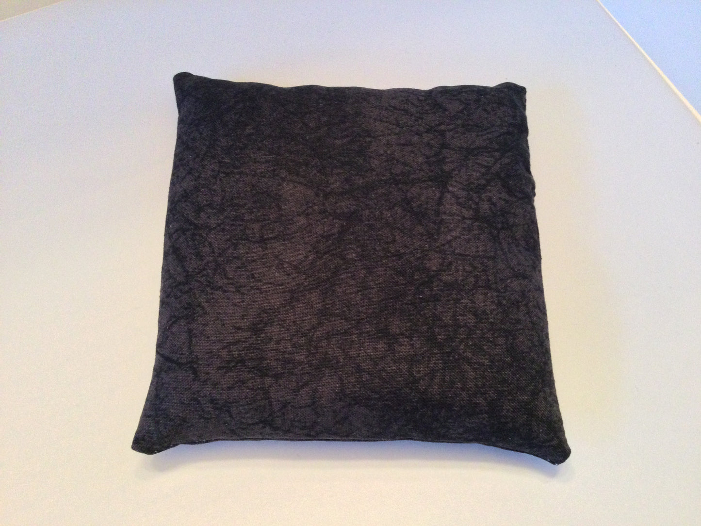 Black Cracked Line Small Square 5 x 5 Heating Pad