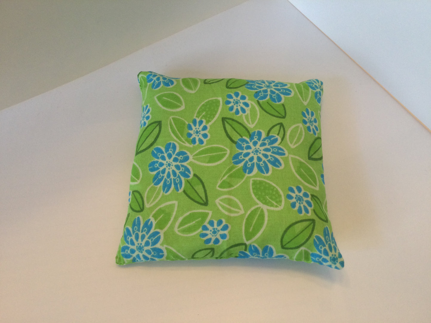 Green Floral Small Square 5 x 5 Heating Pad