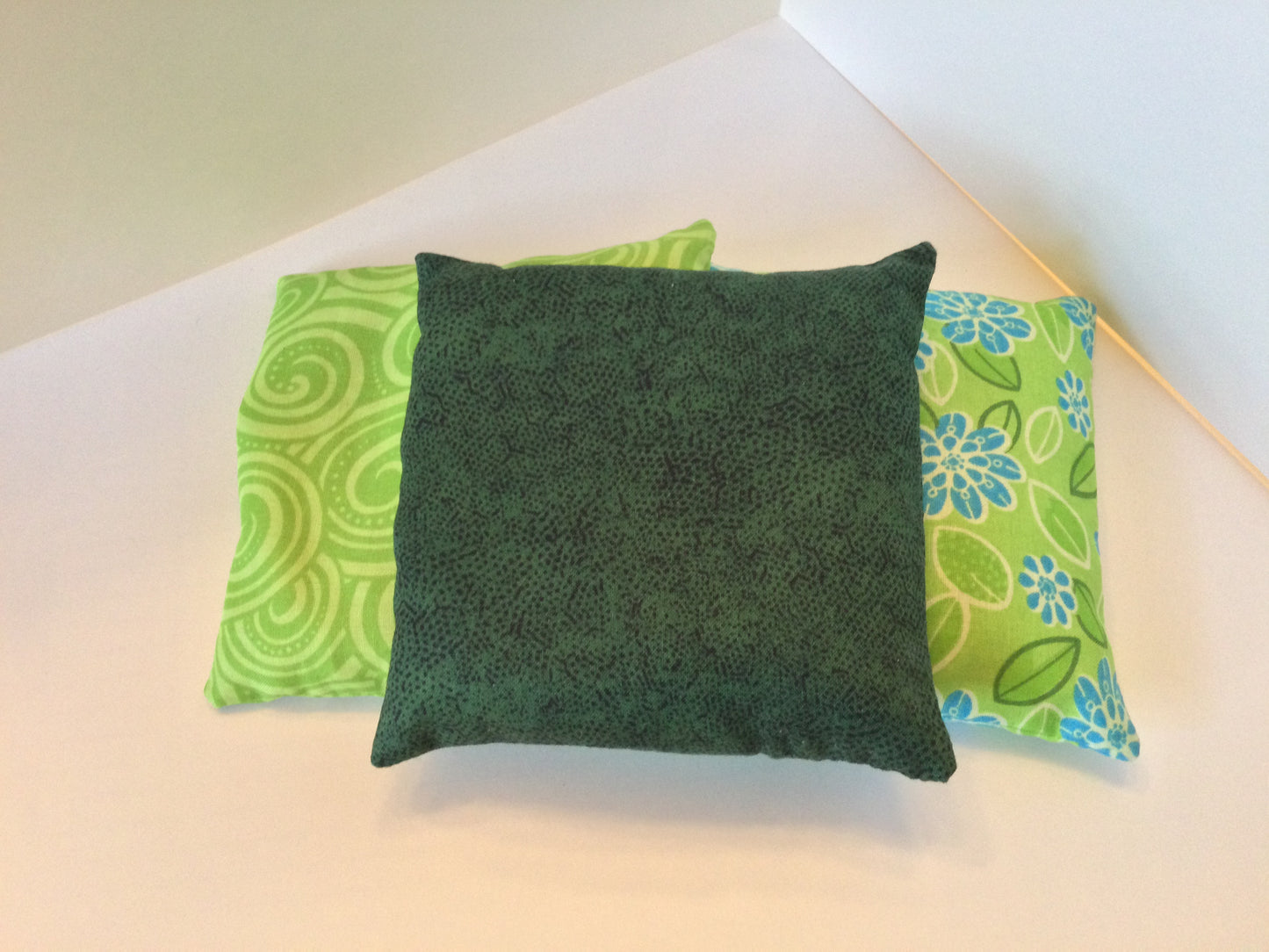 Green Dot Small Square 5 x 5 Heating Pad