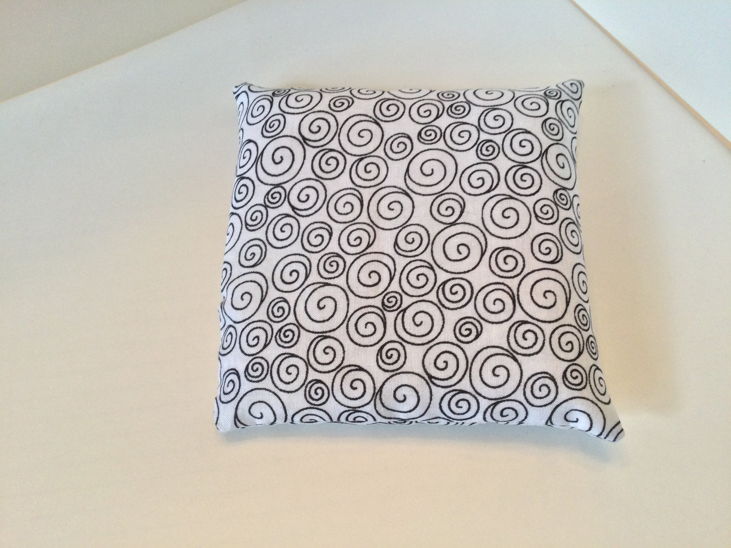 White and Black Swirl Small Square 5 x 5 Heating Pad