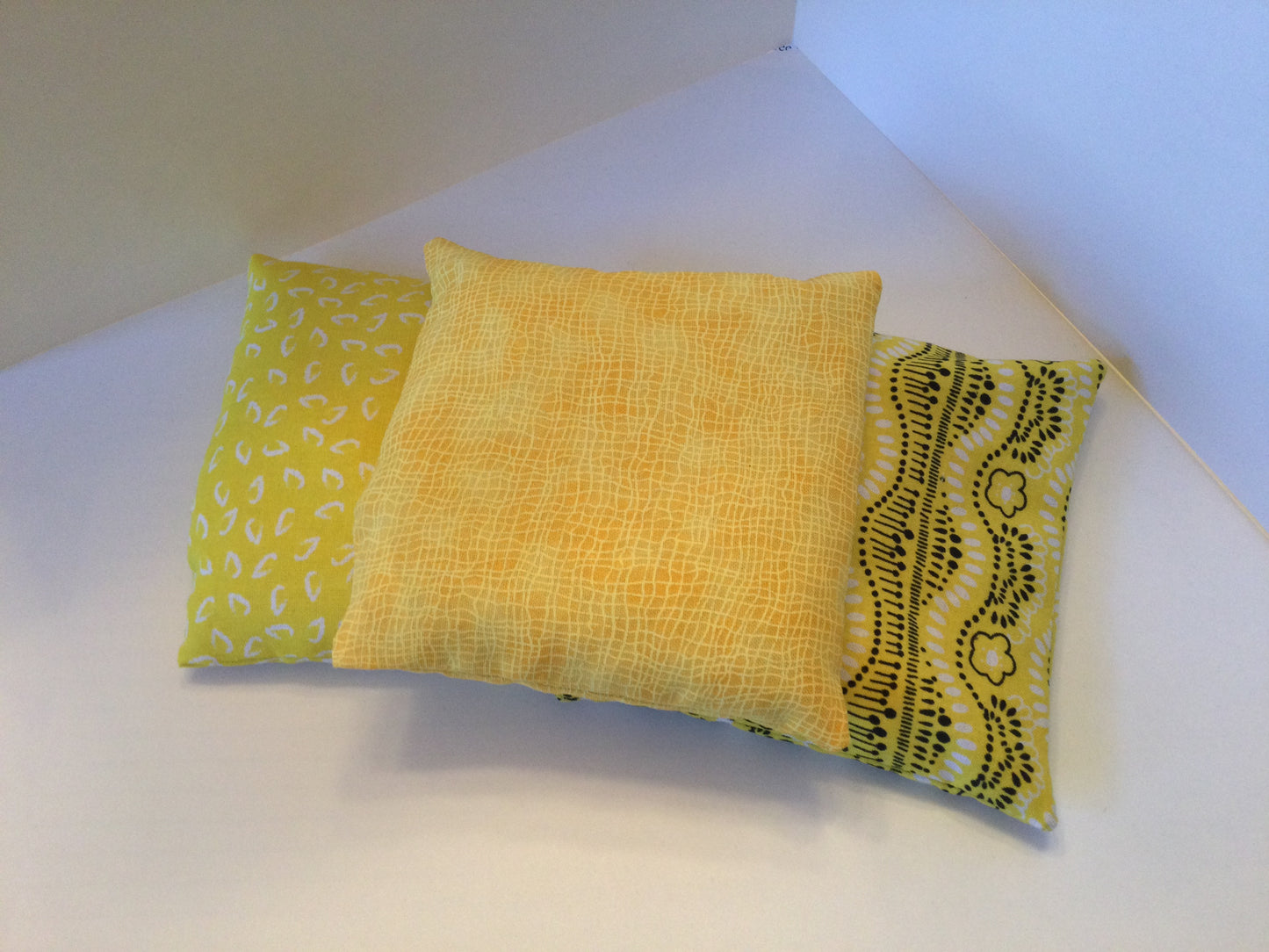 Yellow Woven Small Square 5 x 5 Heating Pad